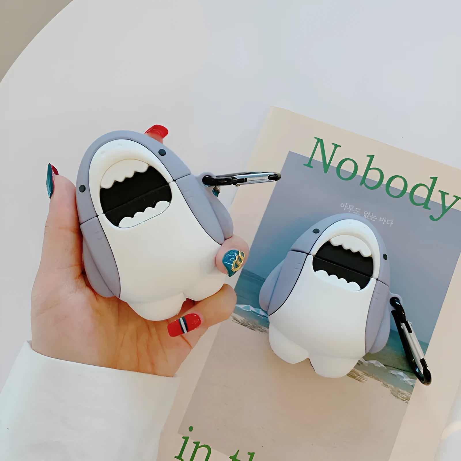 Silicone protective cover for AirPods 1 and 2 charging case with shark design