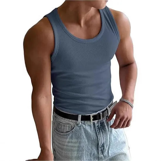 Men's tight-fit round neck polyester sports T-shirt with wool lining on a mannequin.