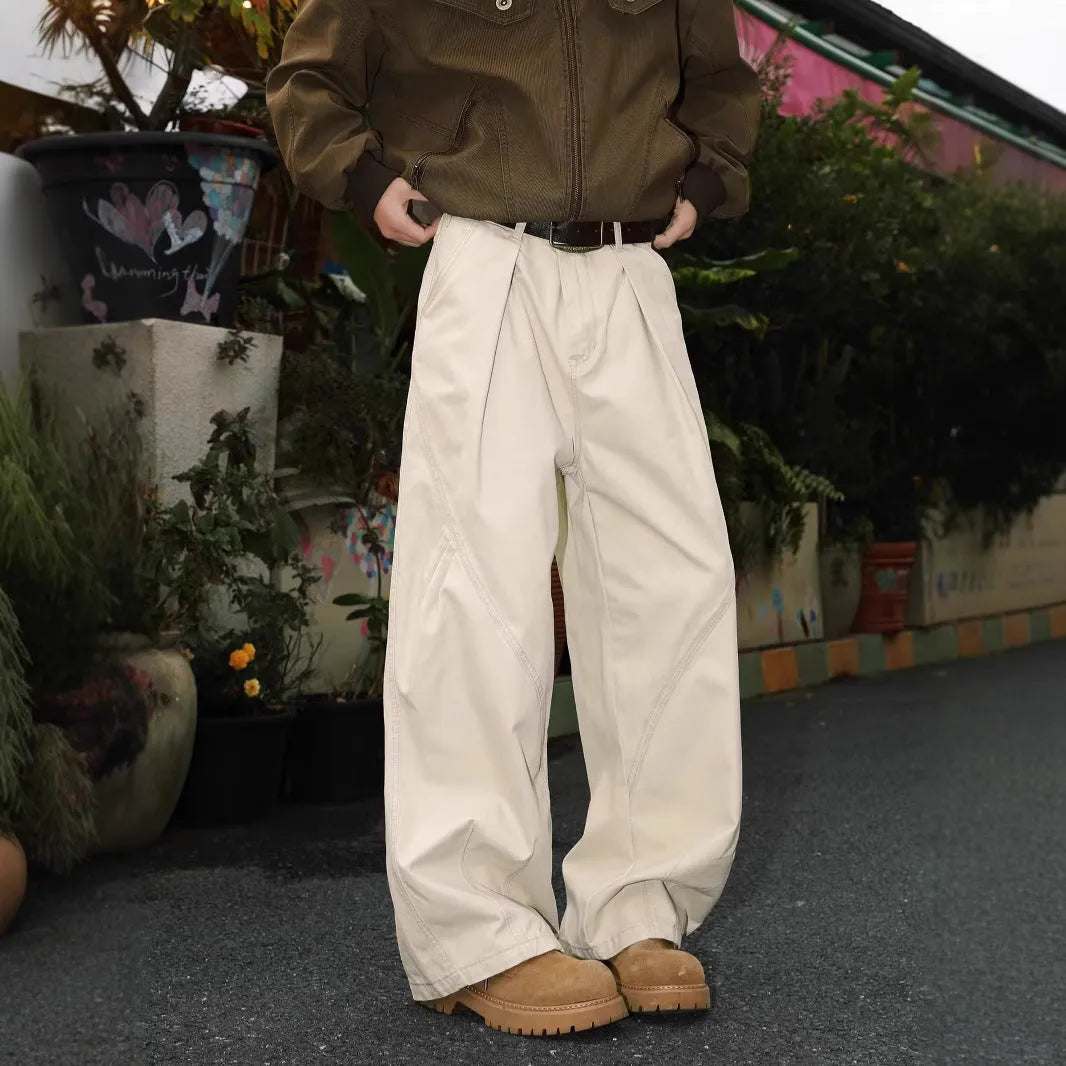 Men's pleated straight loose trousers in black colour with micro-elastic waistband and straight leg opening