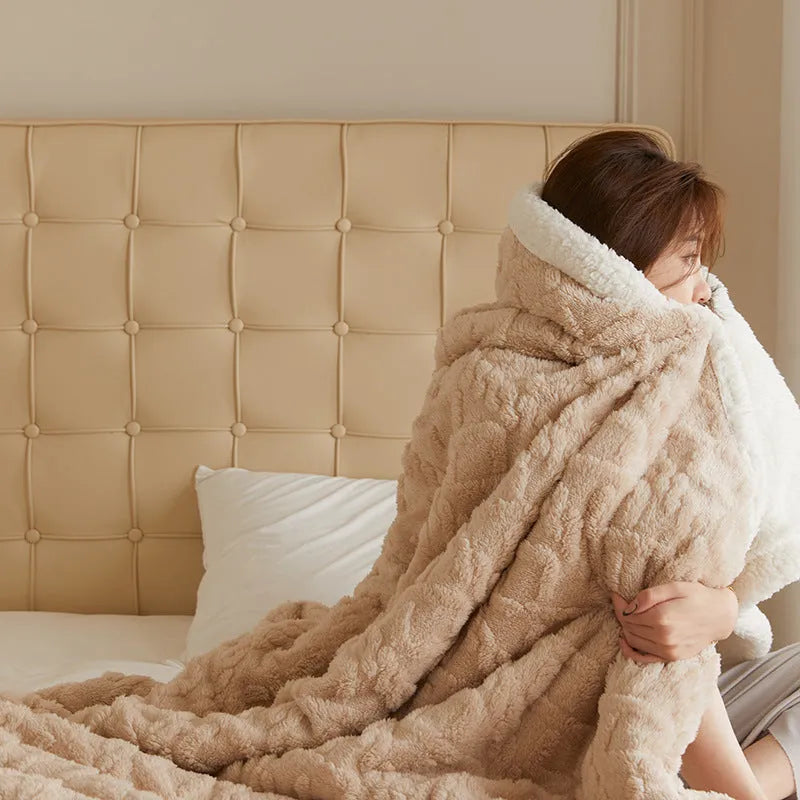 Polyester thermal blanket in beige colour with thick taffeta flannel construction measuring 180x200cm