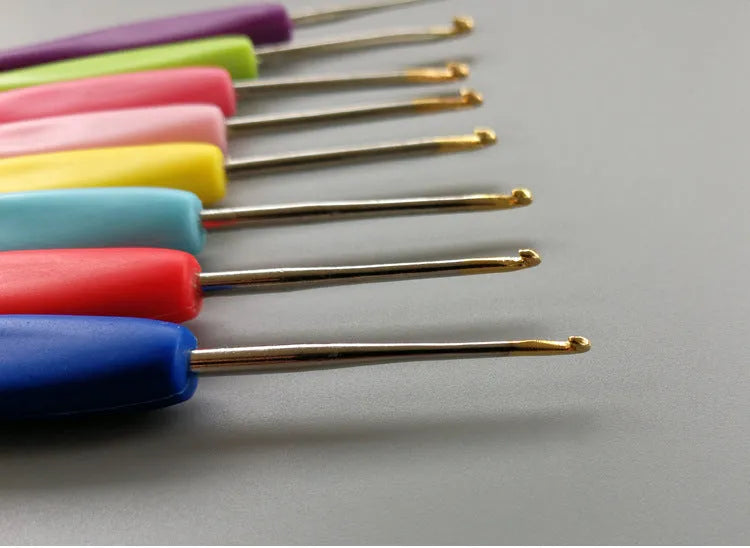 Complete set of 16 crochet hooks in various sizes with thick and thin handles in PU storage bag