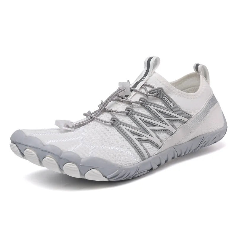 Indoor fitness training shoes in striped design with low-top profile and rubber sole.