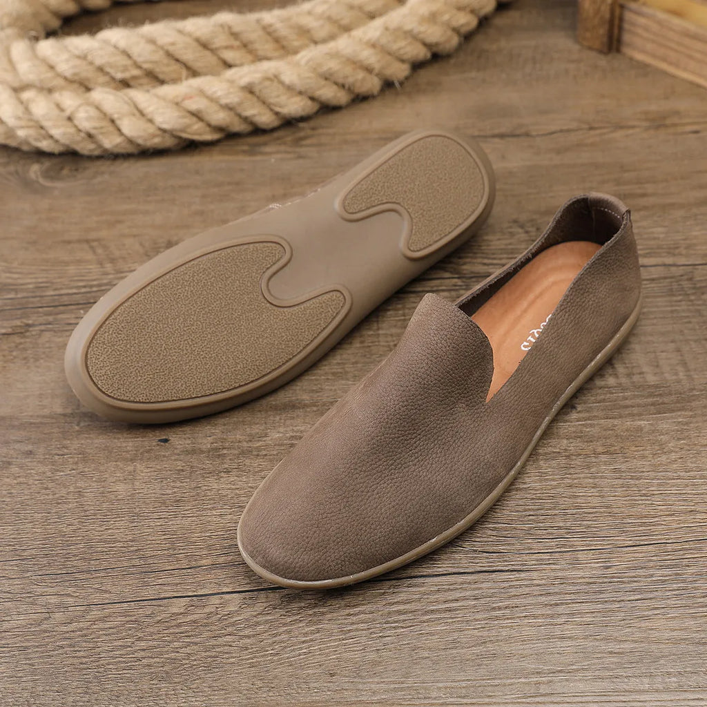 Handmade grey low-top men's shoes with a wedge rubber sole