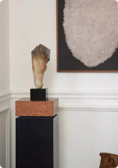 French retro style abstract horse head sculpture ornament with carved texture, 50cm tall.