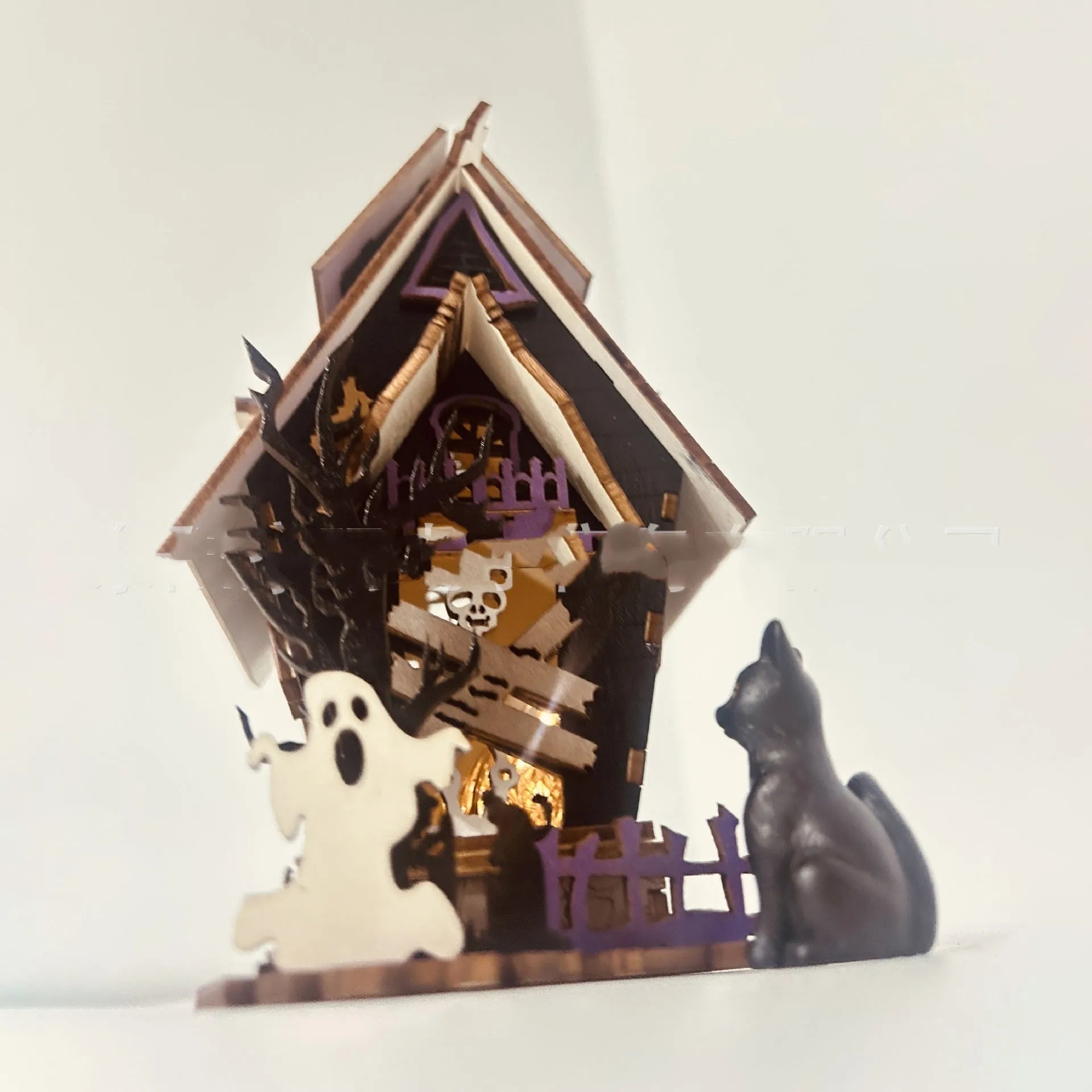 Wooden haunted house Halloween table decoration with glowing luminous effect, measures 14x10.5x19cm