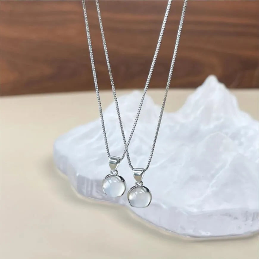 Women's Korean-style oval pendant necklace with artificial crystal geometric design on adjustable box chain