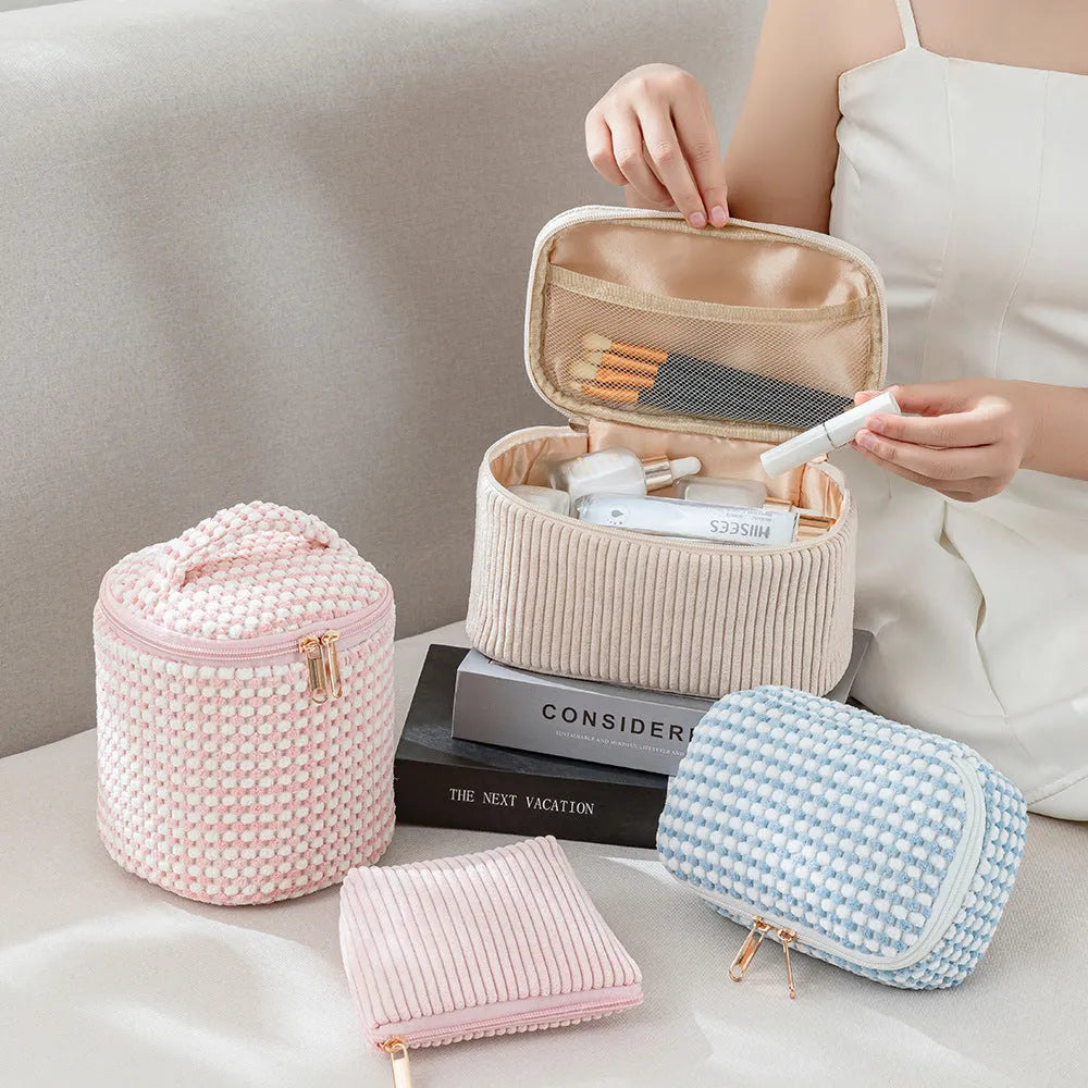 Four cube-style flannelette makeup bags in polyester with modern simplicity design