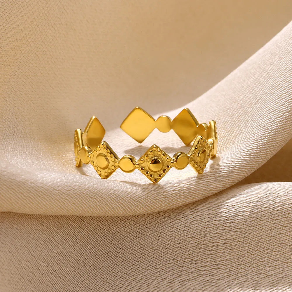 Geometric titanium steel women's ring in a gold diamond colour.