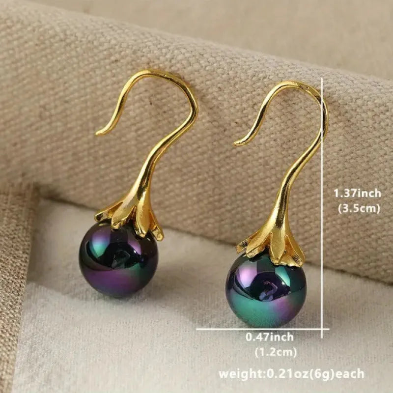 Women's retro fashion earrings with imitation gold electroplating on alloy