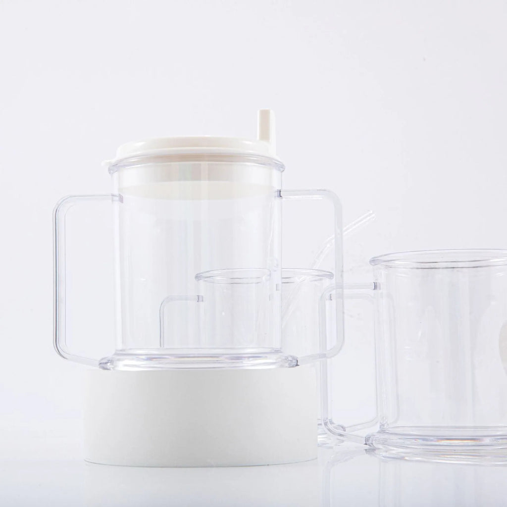 Transparent spill-proof drinking cup with modern simple design