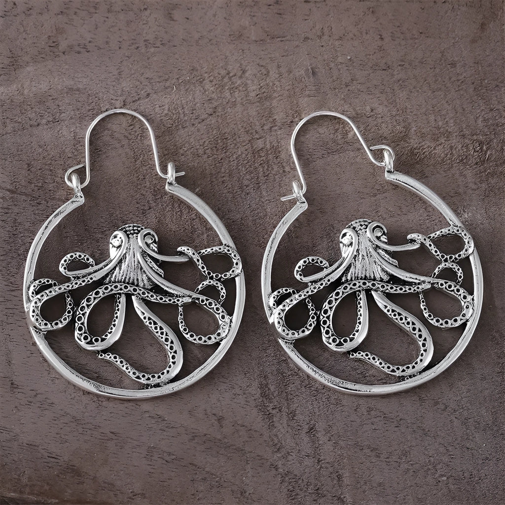 Antique silver vintage-style octopus earrings made from zinc alloy.