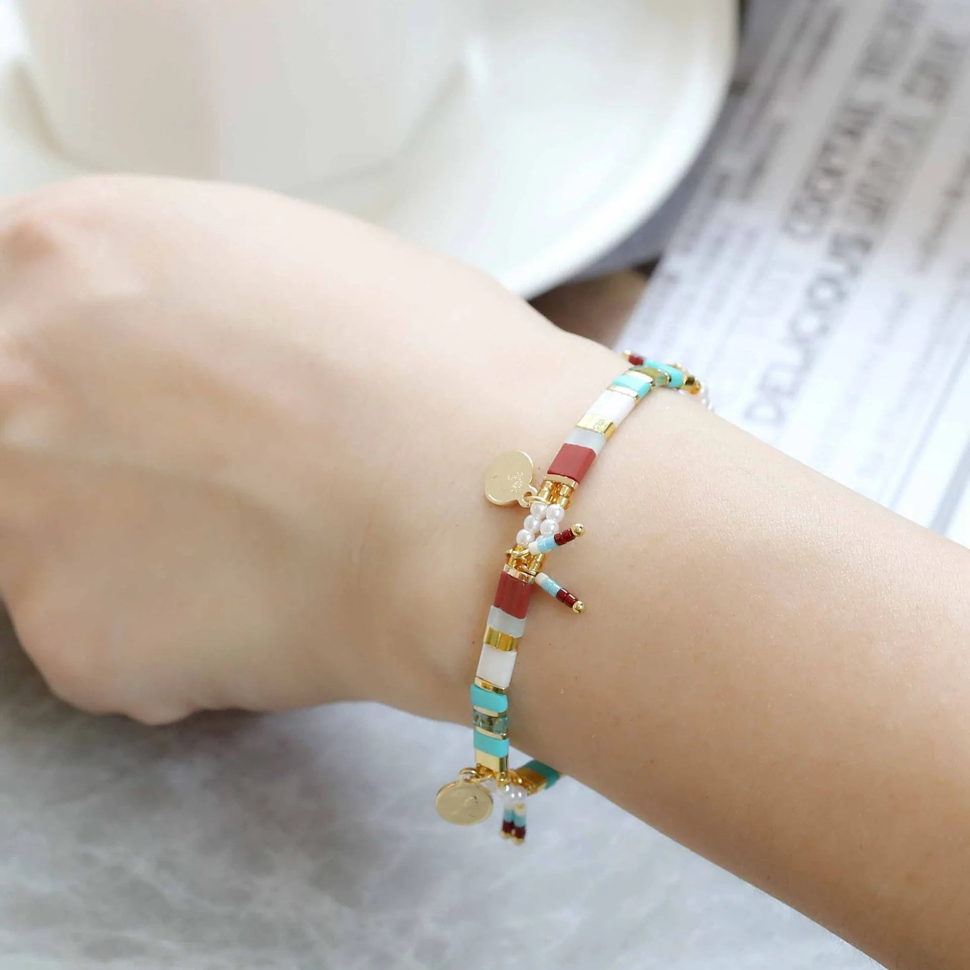 Women's imitation pearl and glass beaded bracelet in European and American style