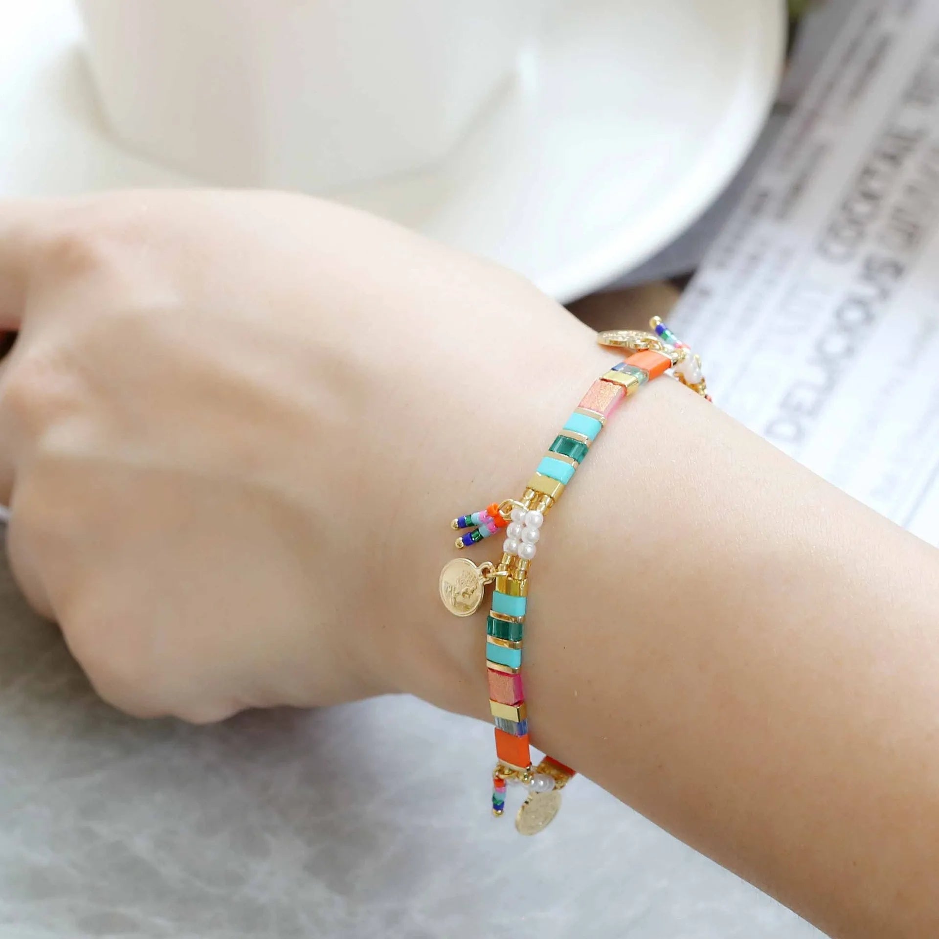 Women's imitation pearl and glass beaded bracelet in European and American style