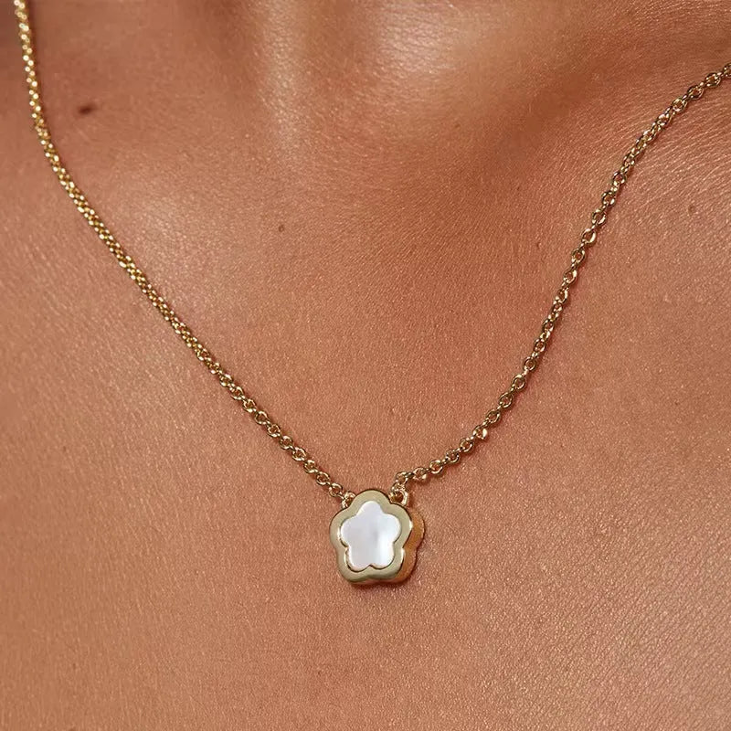 White mother of pearl shell flower necklace with copper O-chain in gold or silver finish