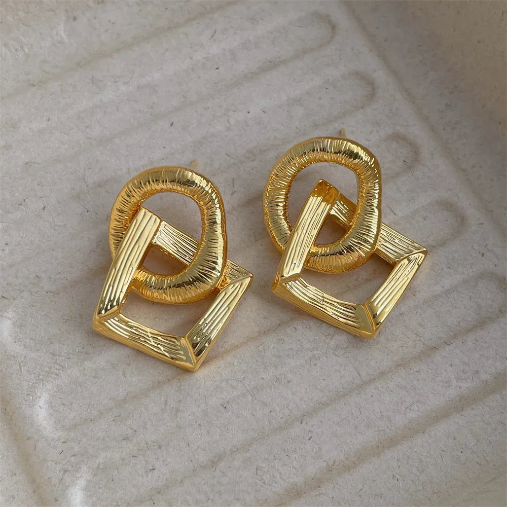 Geometric circle pendant earrings with retro style in gold or silver electroplated finish