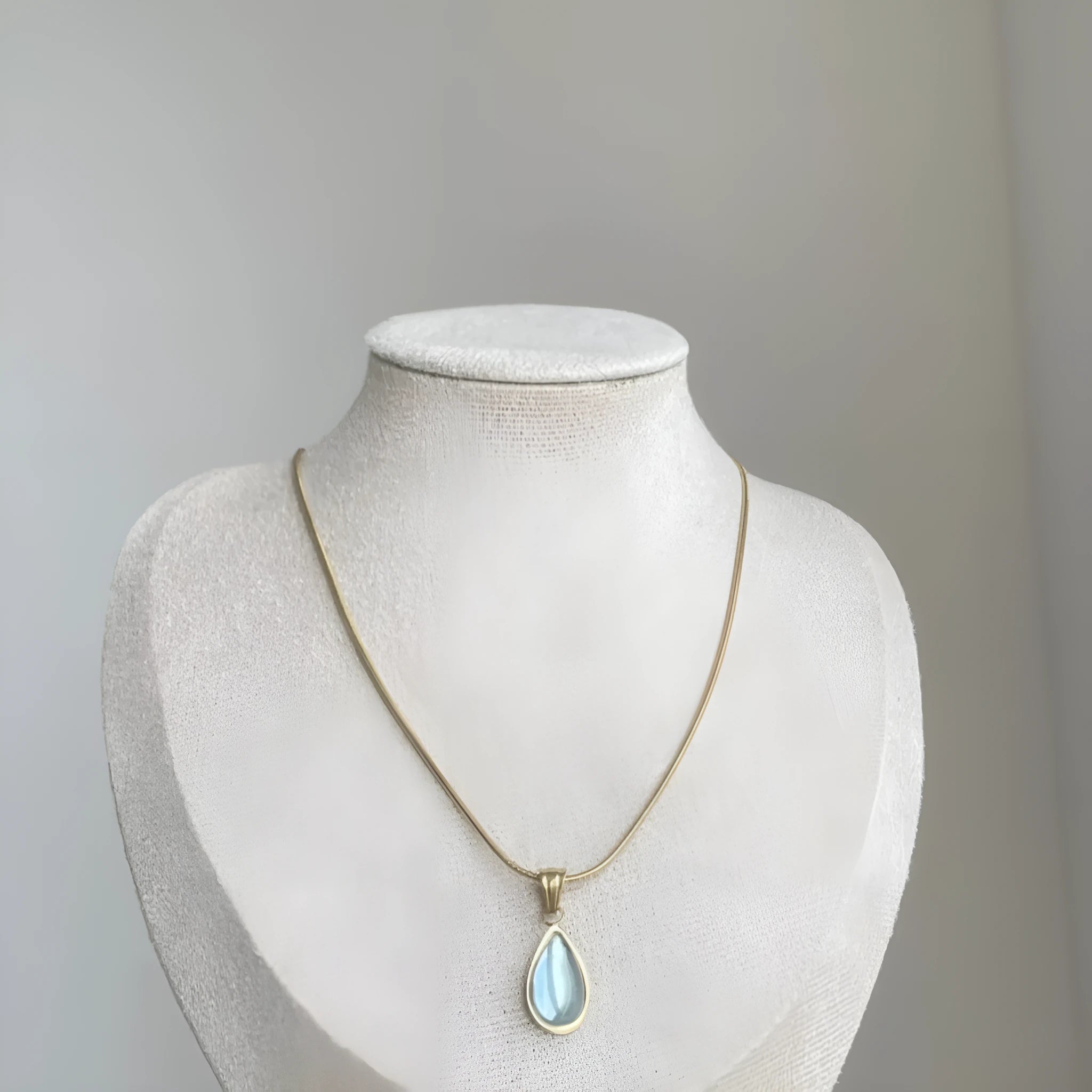 Water drop necklace with snake bones chain and mixed gem pendant in blue or green