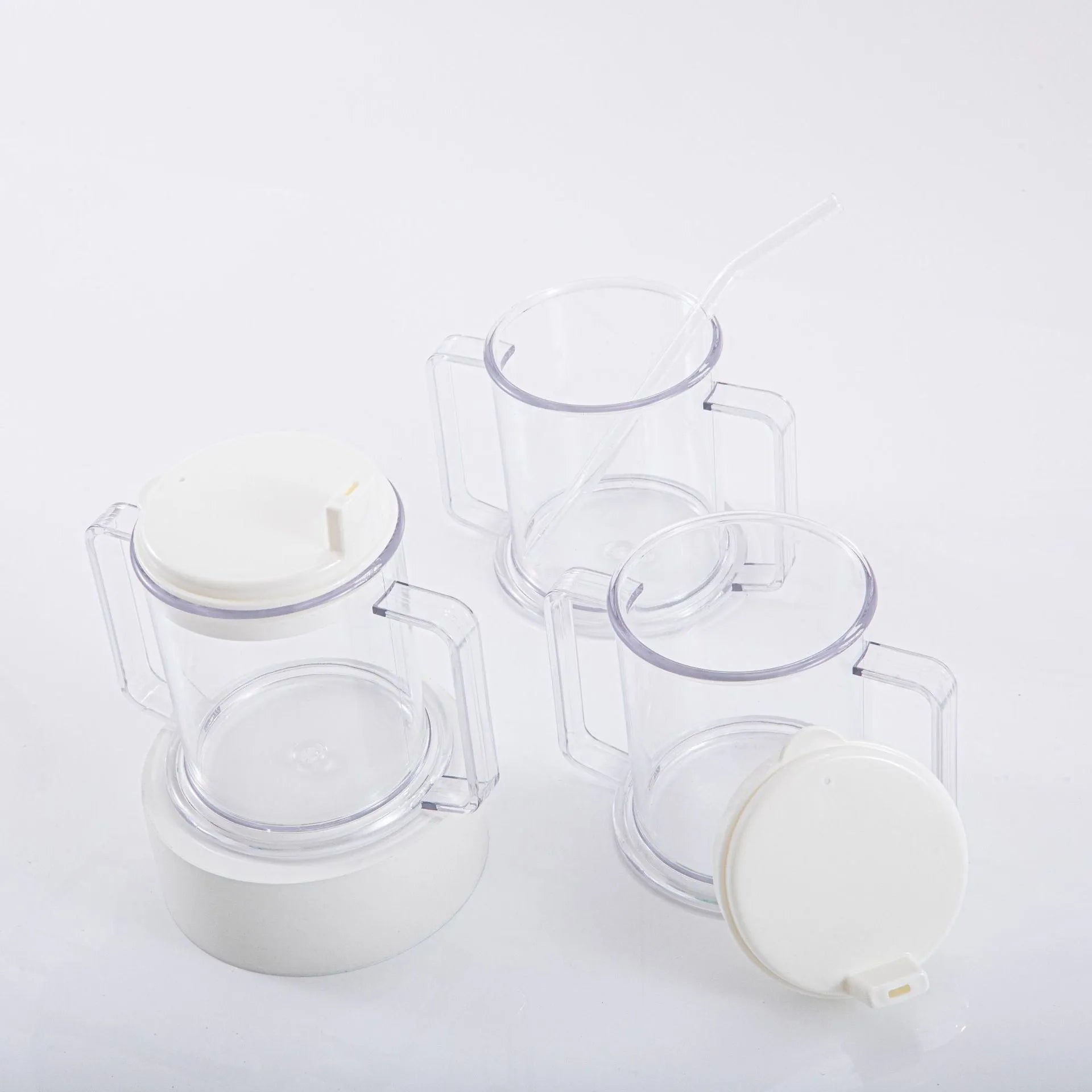 Transparent spill-proof drinking cup with modern simple design