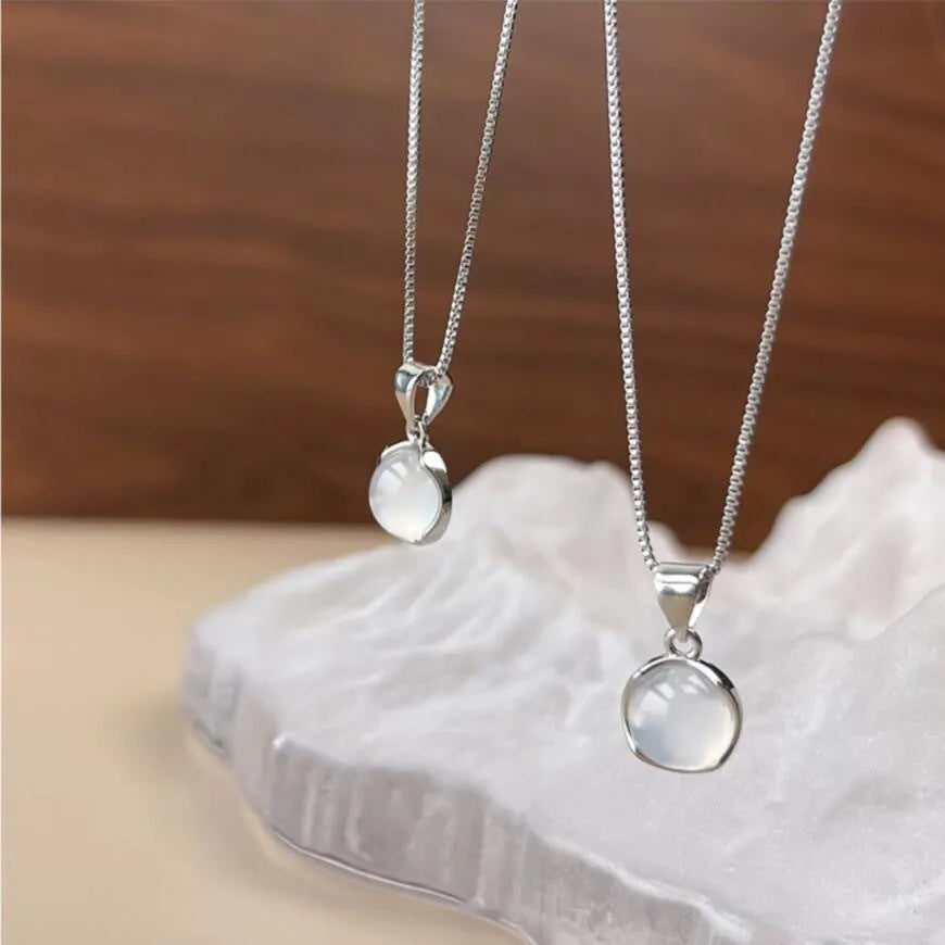 Women's Korean-style oval pendant necklace with artificial crystal geometric design on adjustable box chain