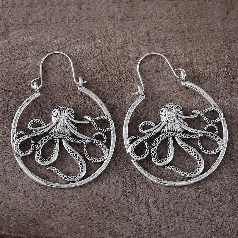 Antique silver vintage-style octopus earrings made from zinc alloy.