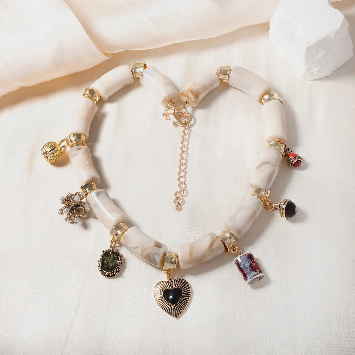 Heart-shaped resin bamboo necklace for women with electroplating finish in picture colour