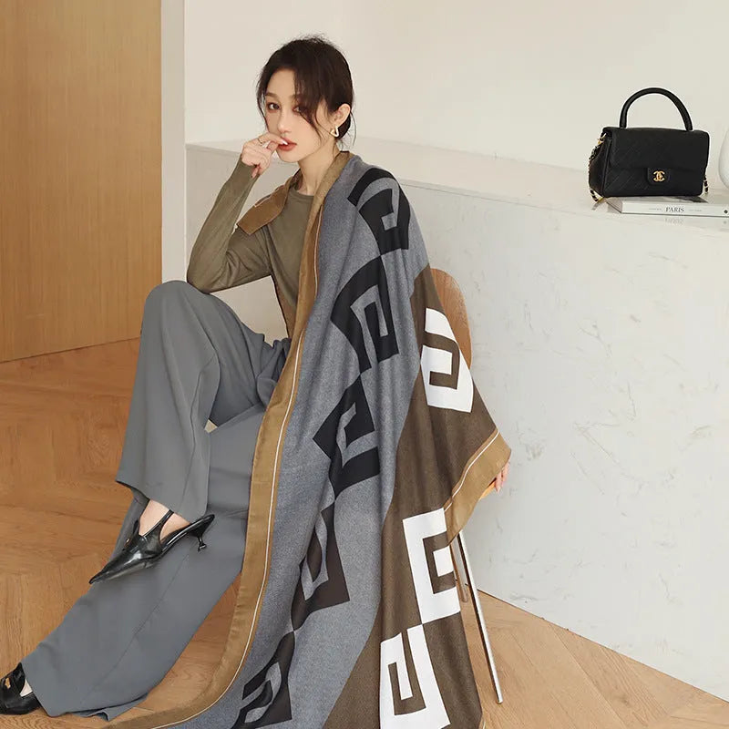 Polyester women's printed shawl scarf with vintage patterns measuring 180 x 90 cm