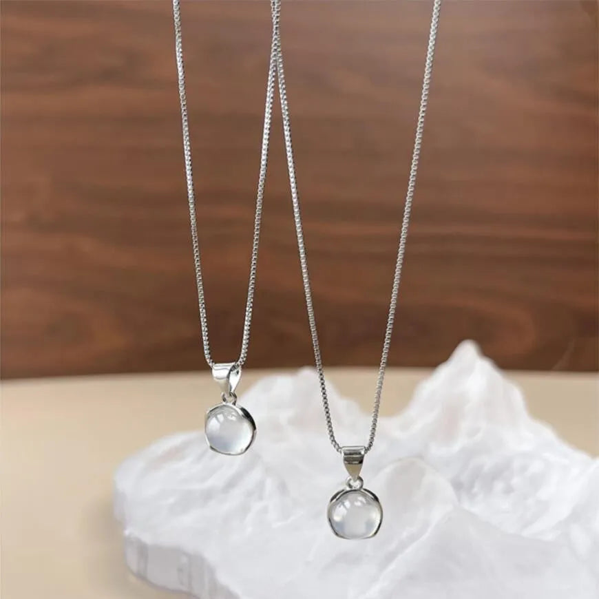 Women's Korean-style oval pendant necklace with artificial crystal geometric design on adjustable box chain