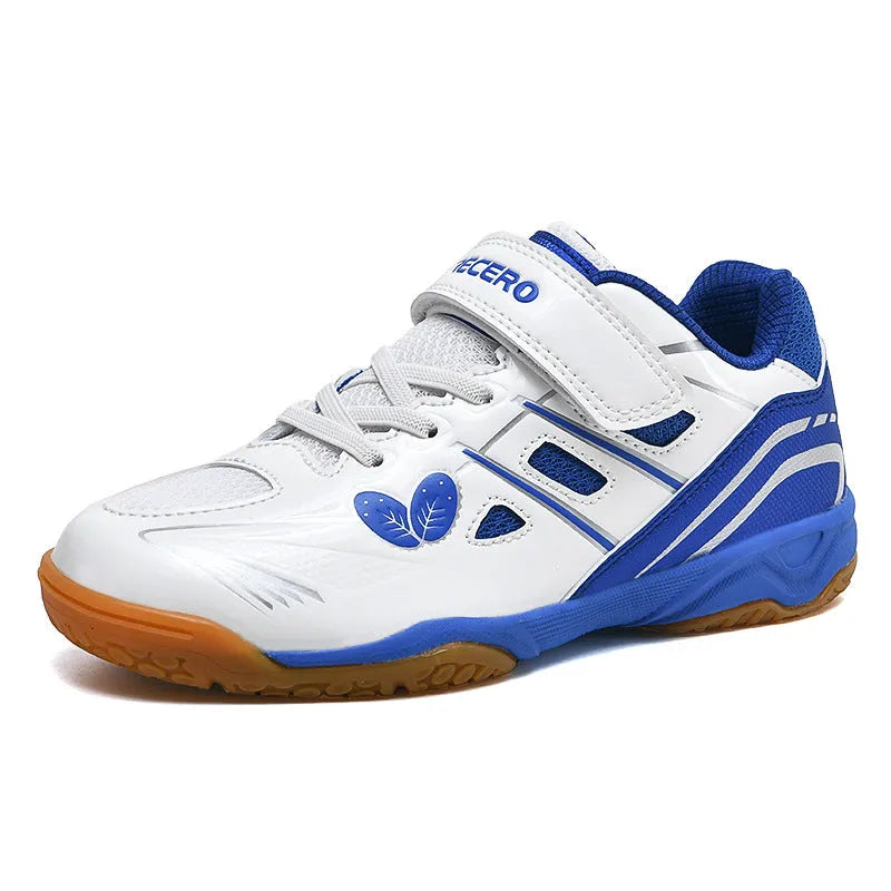 Low-top breathable badminton shoes with ribbed rubber soles in white-blue colour combination