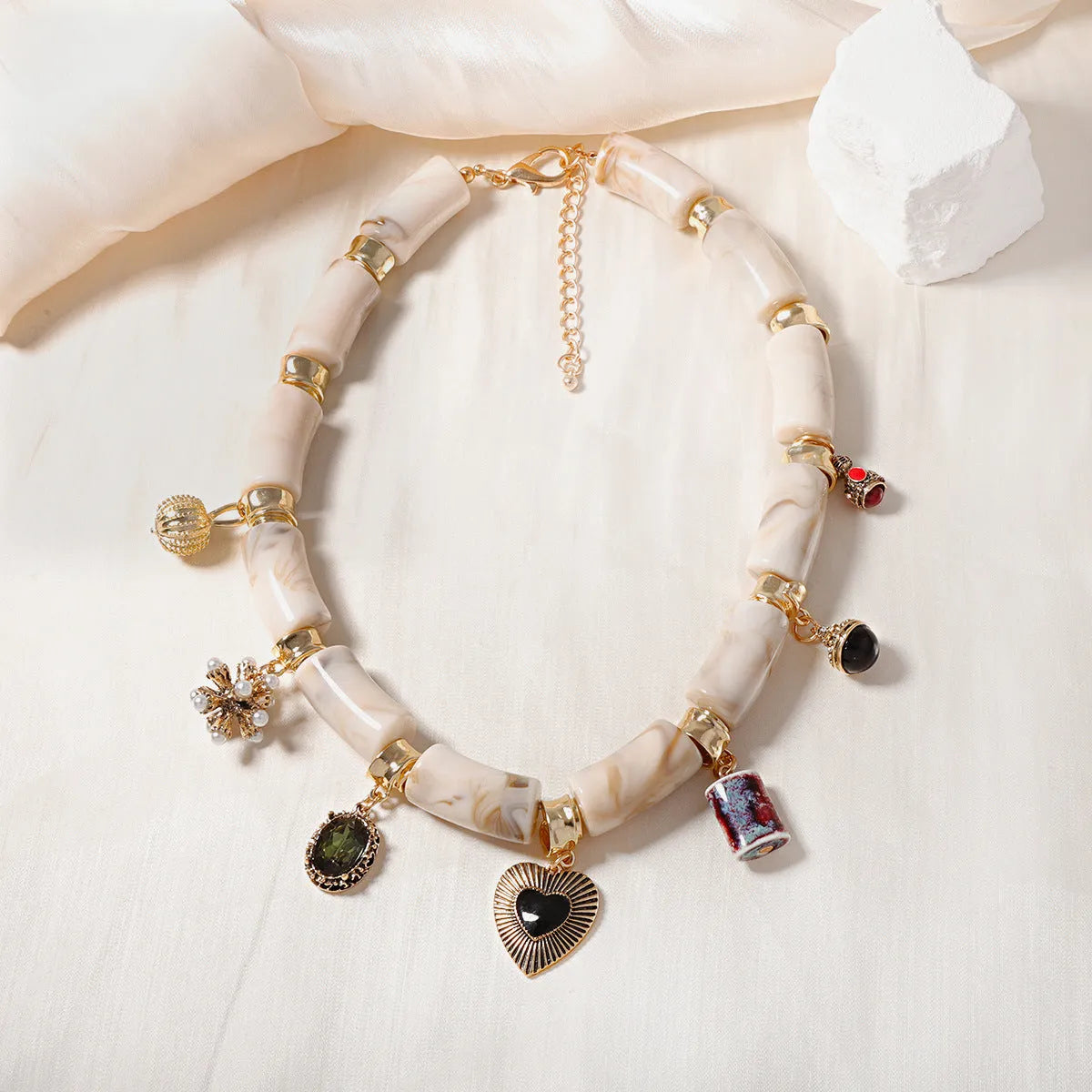 Heart-shaped resin bamboo necklace for women with electroplating finish in picture colour