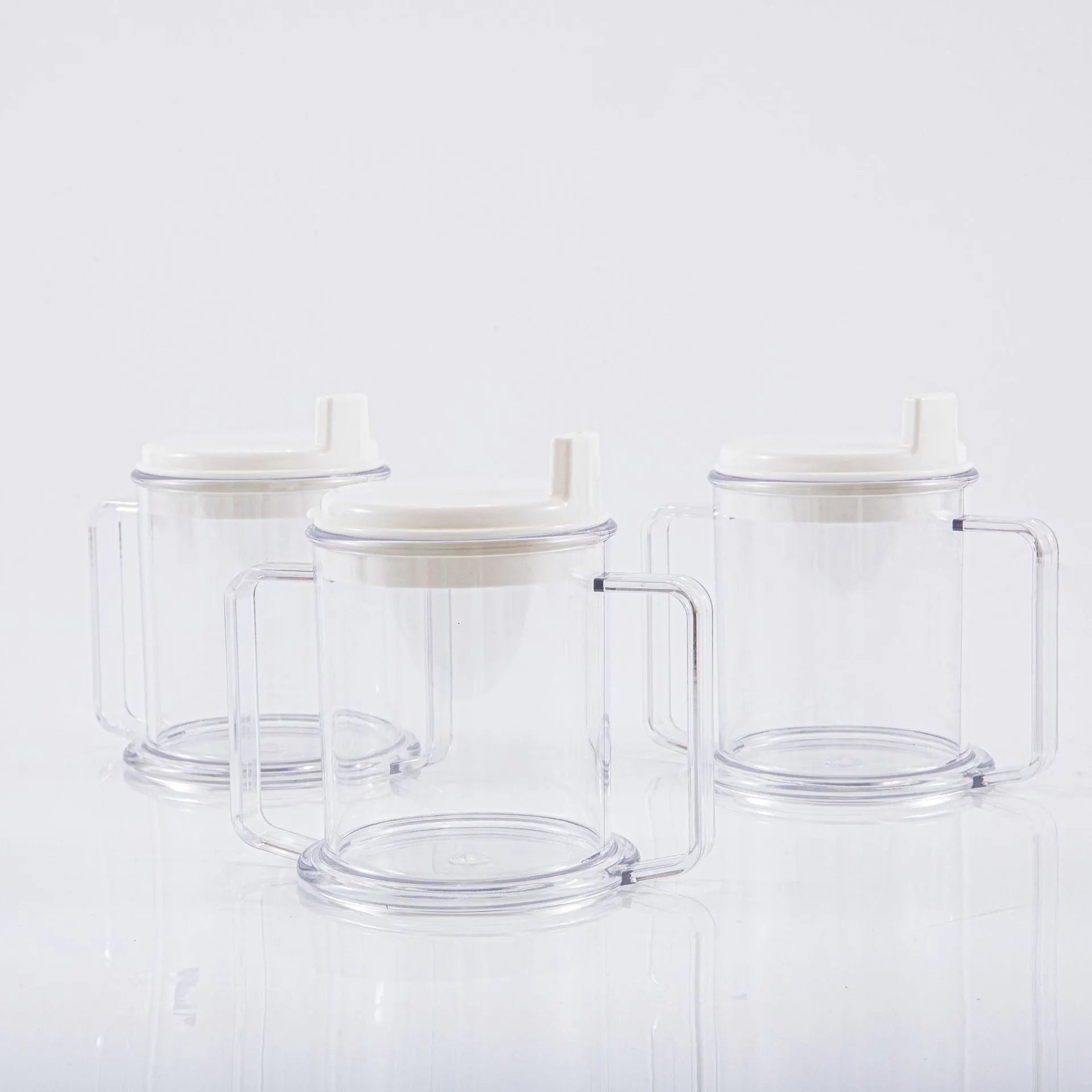 Transparent spill-proof drinking cup with modern simple design