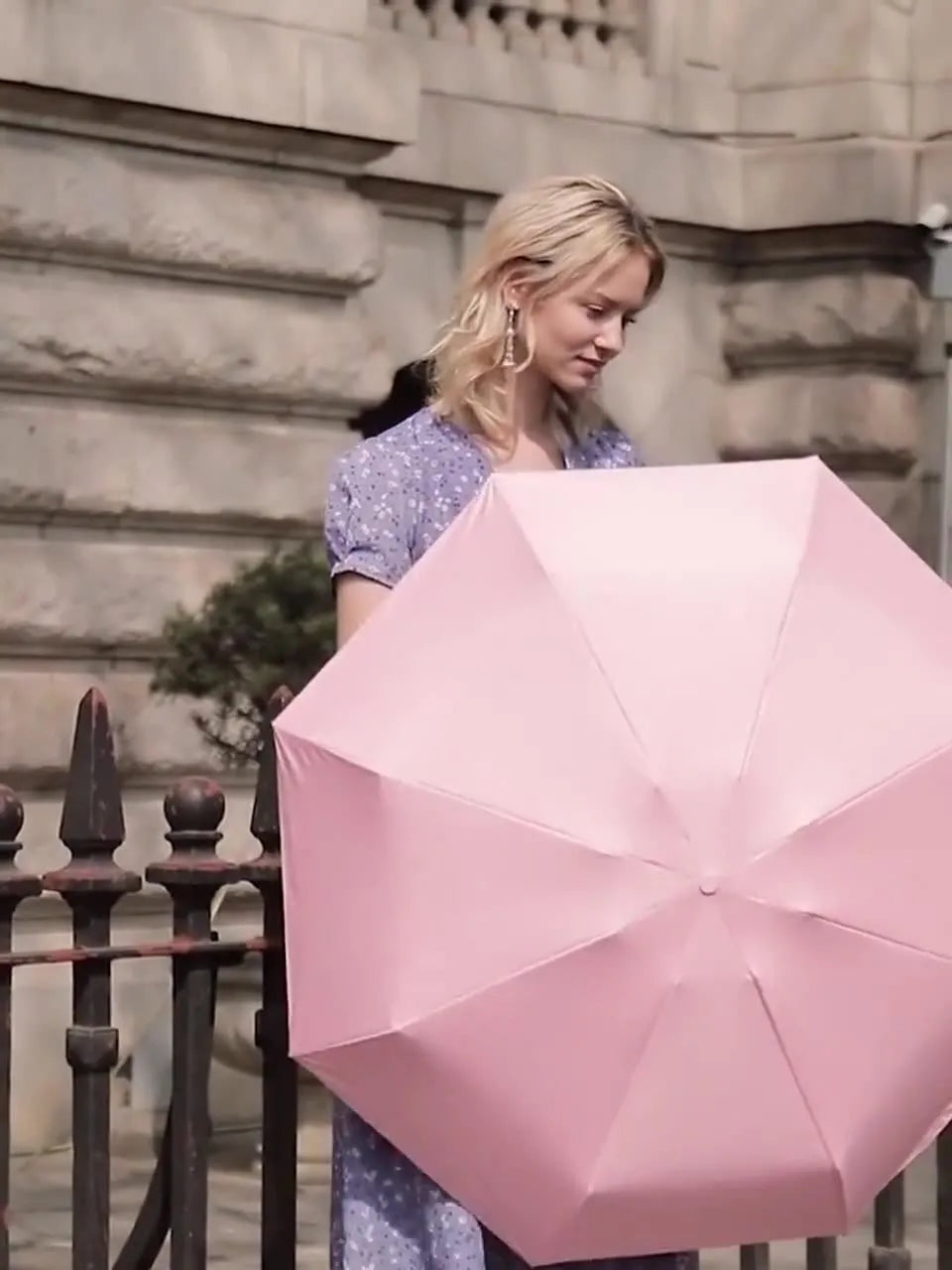 Ultra-light six-fold umbrella in a choice of colours with steel ribs and a storage cover.