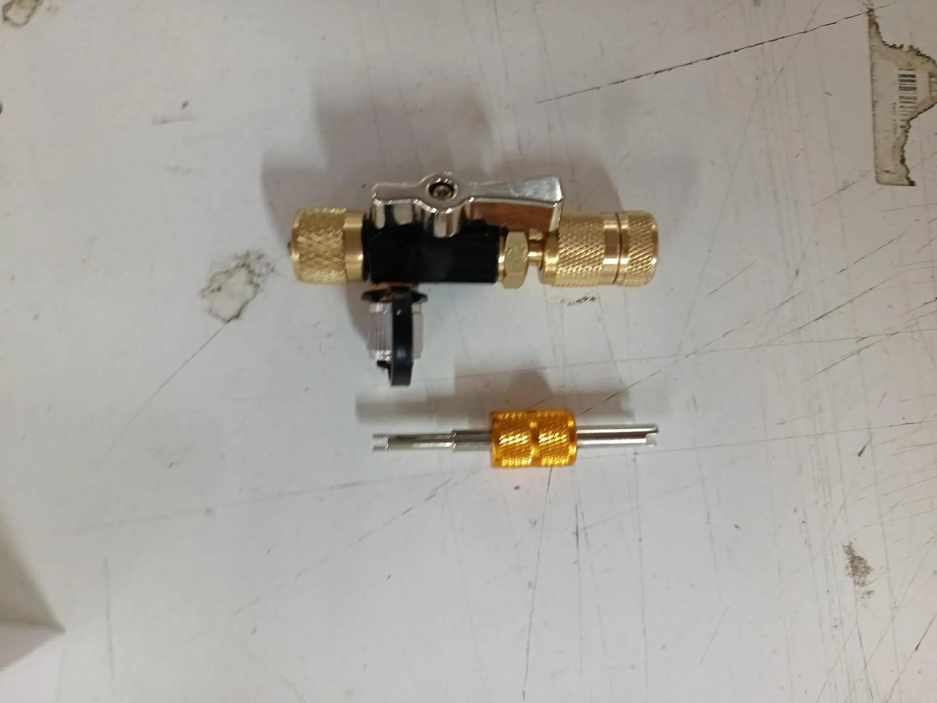 Metal vacuum valve core disassembly tool set with valve removers in 1/4 and 5/16 sizes