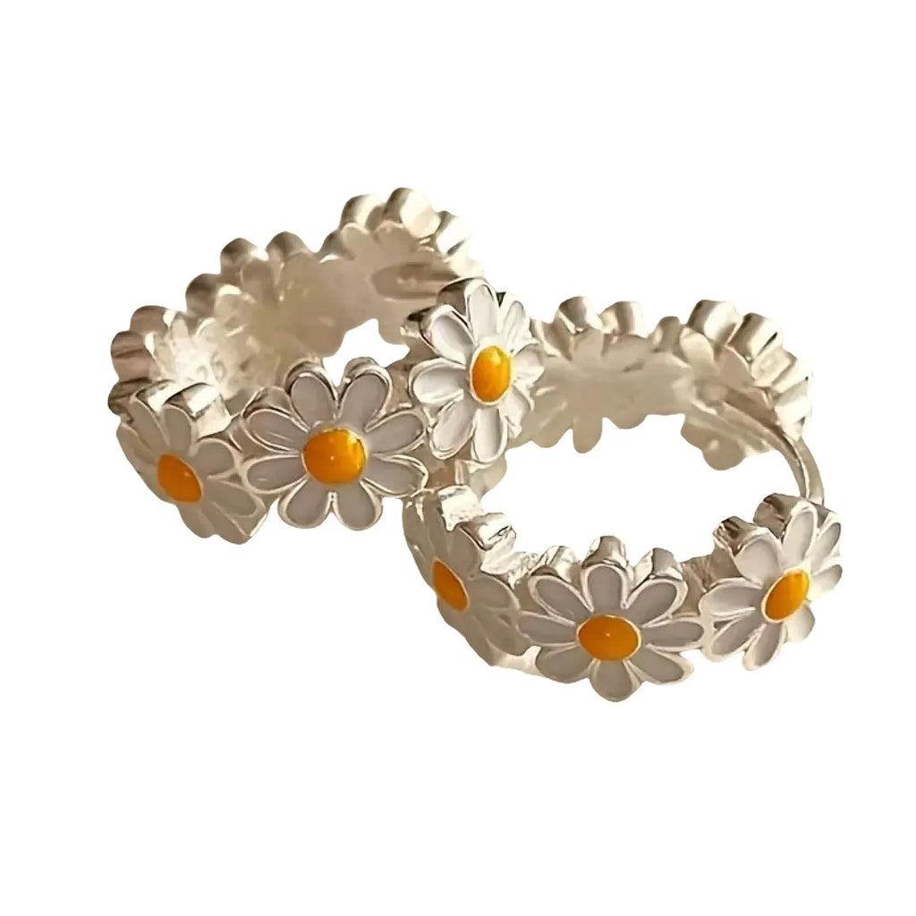 White daisy flower ring earrings with a platinum-colour gem setting.