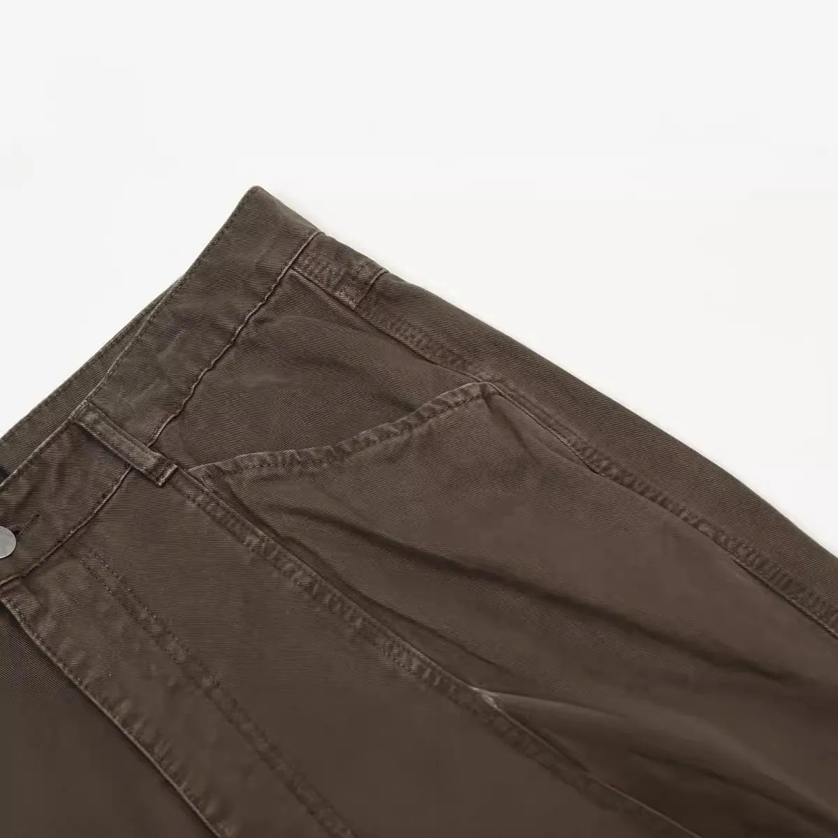 Men's loose straight-leg cotton trousers in brown with high-waist design and straight leg opening