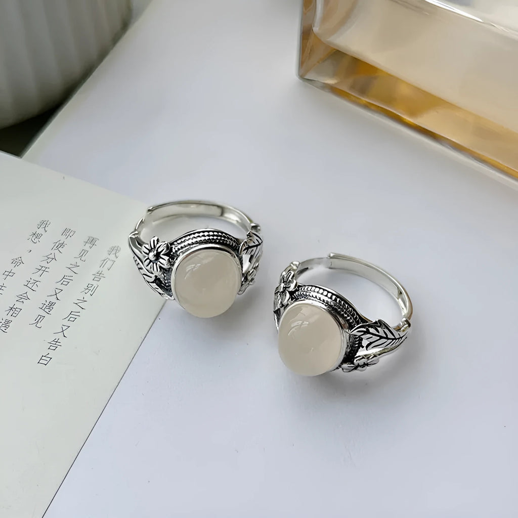 Adjustable open-mouth vintage ring in antiqued copper with a white chalcedony-style colour.