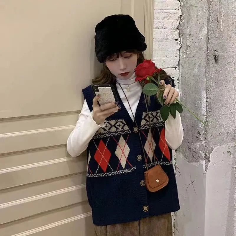 Diamond plaid pattern sleeveless cardigan in loose fit, shown in khaki colour