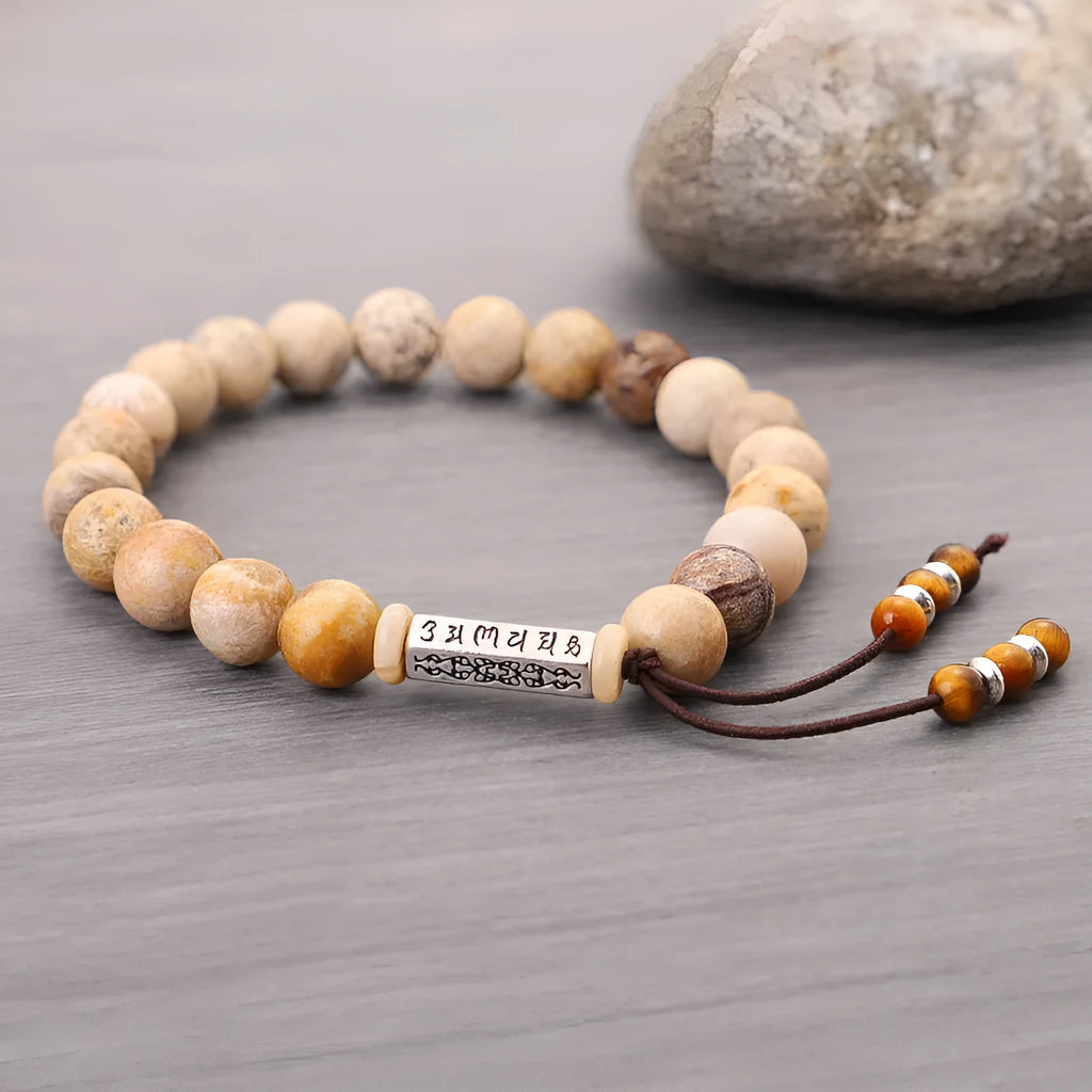 Handmade stone bead bracelet with wood colour in a retro simple design