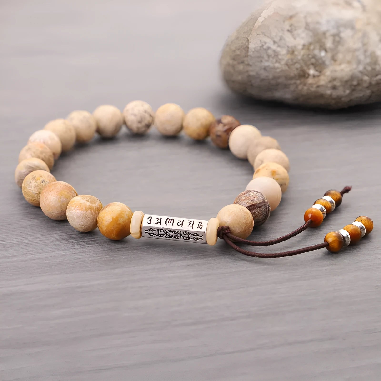 Handmade stone bead bracelet with wood colour in a retro simple design