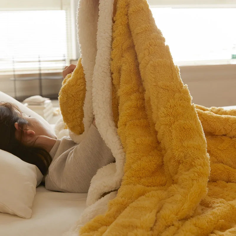 Polyester thermal blanket in beige colour with thick taffeta flannel construction measuring 180x200cm