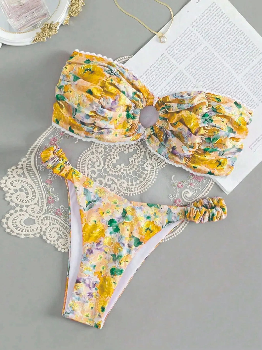 Floral print tube top and lace briefs bikini set in polyester fabric for swimming