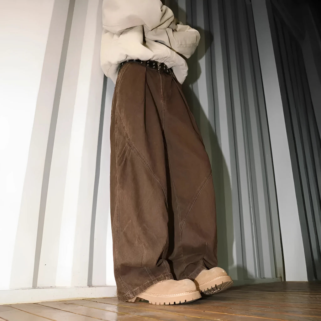 Men's pleated straight loose trousers in black colour with micro-elastic waistband and straight leg opening