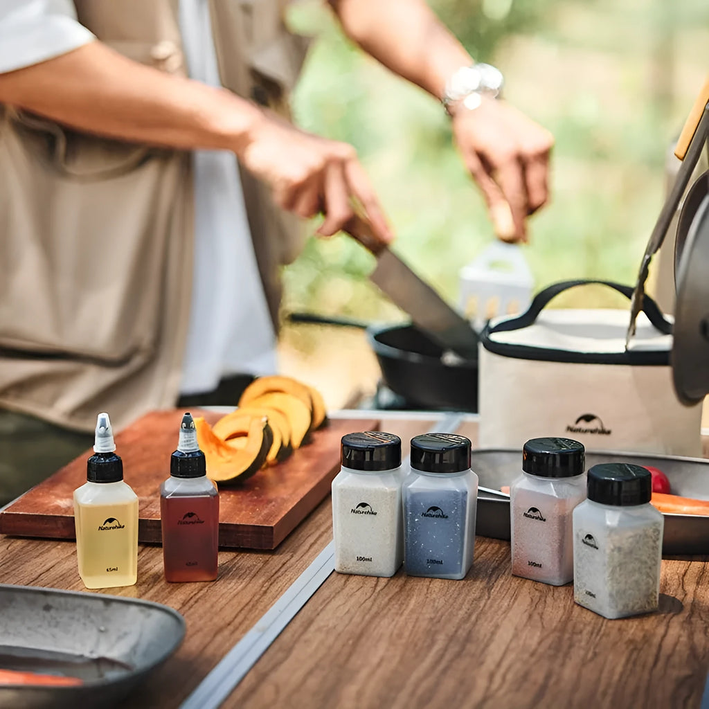 Naturehike portable six-piece plastic seasoning bottle set for outdoor picnics and camping.