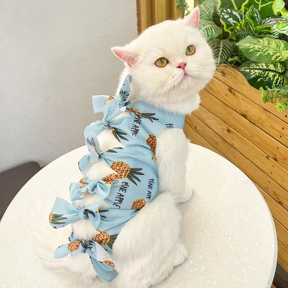 Lace-up cat sterilisation clothing in polyester fabric for post-operation recovery with adjustable closure