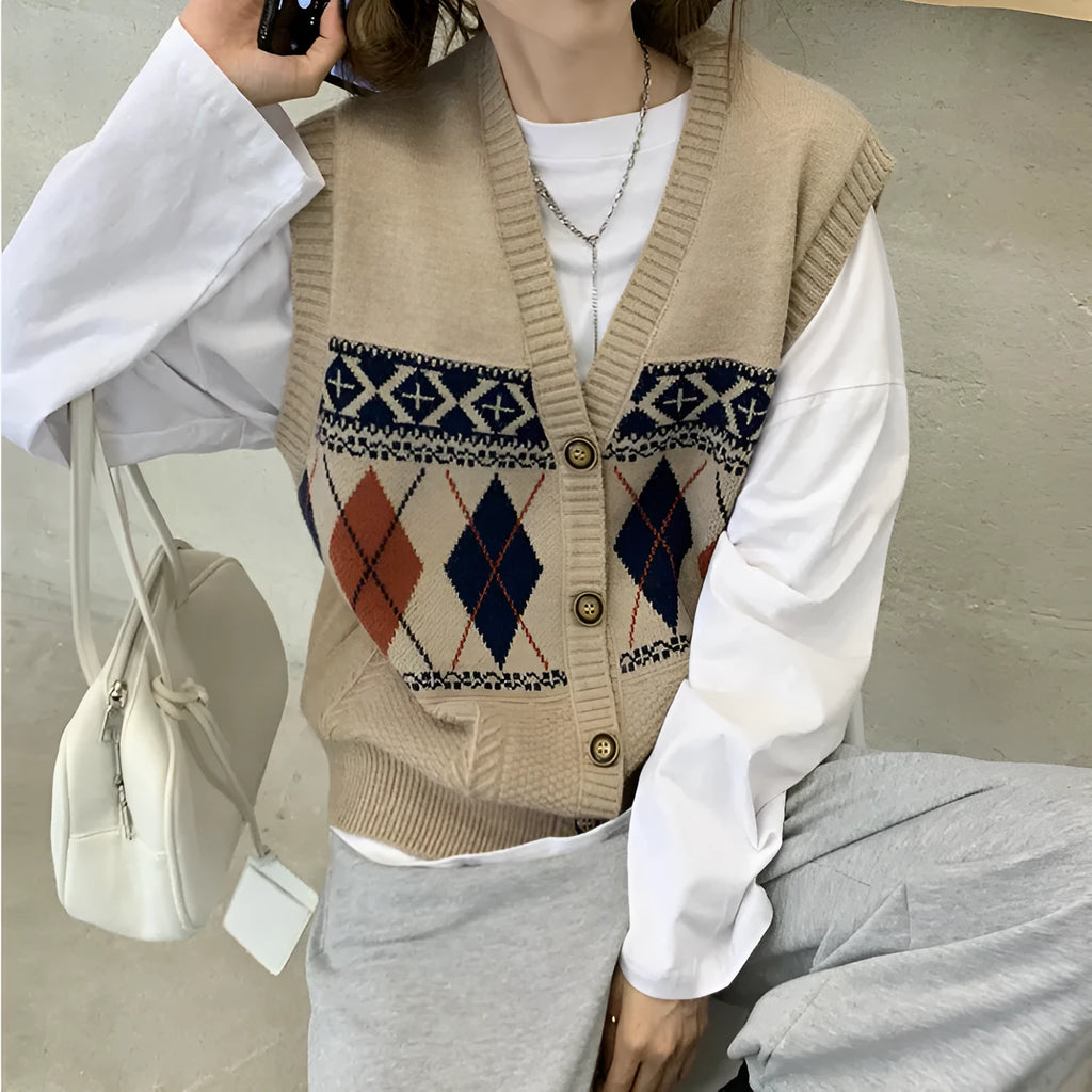 Diamond plaid pattern sleeveless cardigan in loose fit, shown in khaki colour