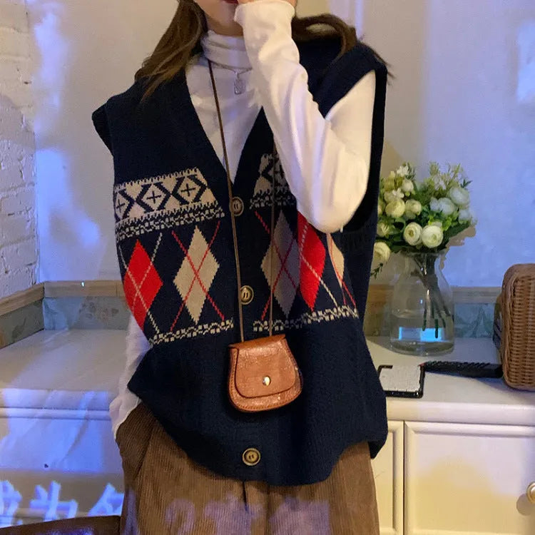 Diamond plaid pattern sleeveless cardigan in loose fit, shown in khaki colour