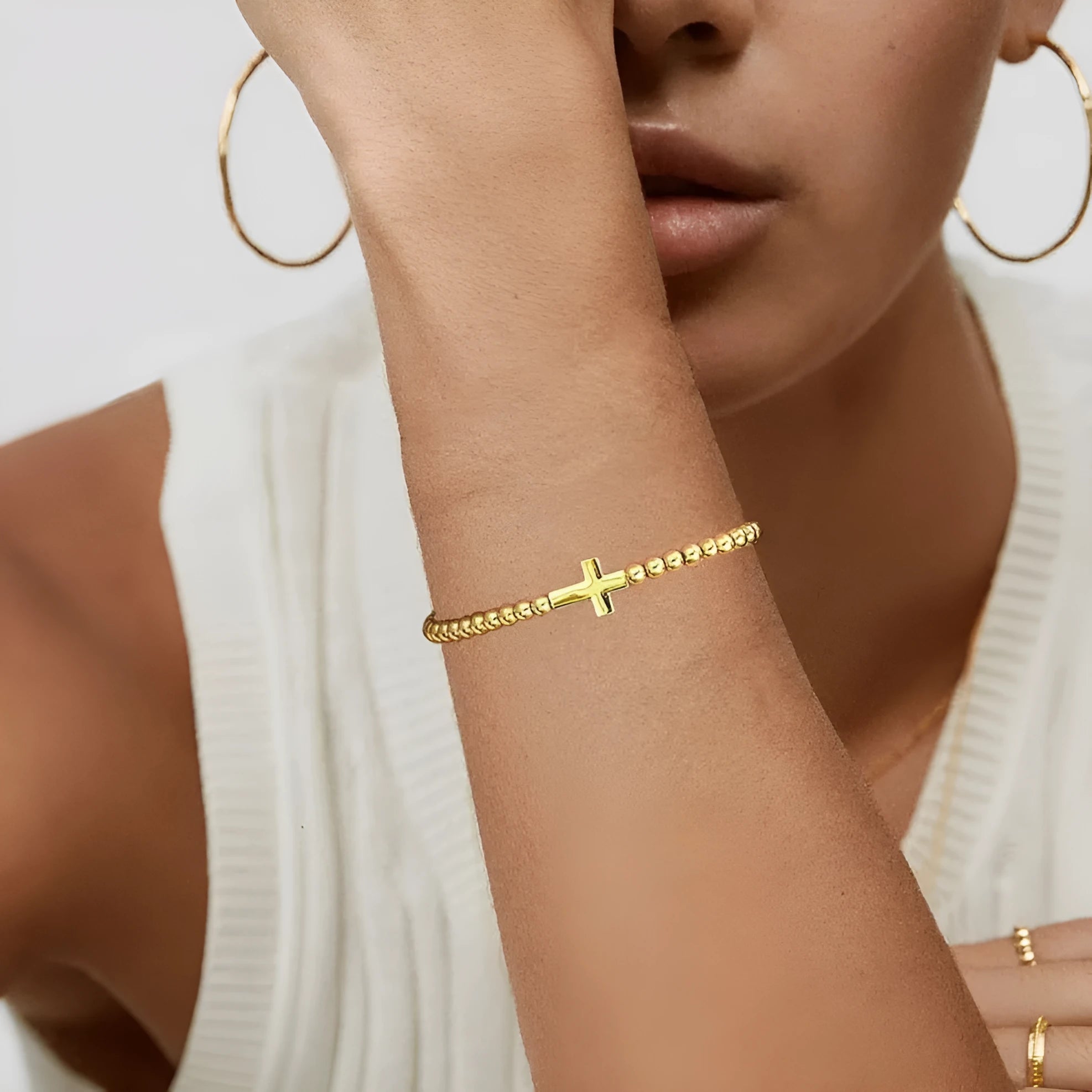 Adjustable stainless steel beaded bracelet with geometric round design in multiple colour options