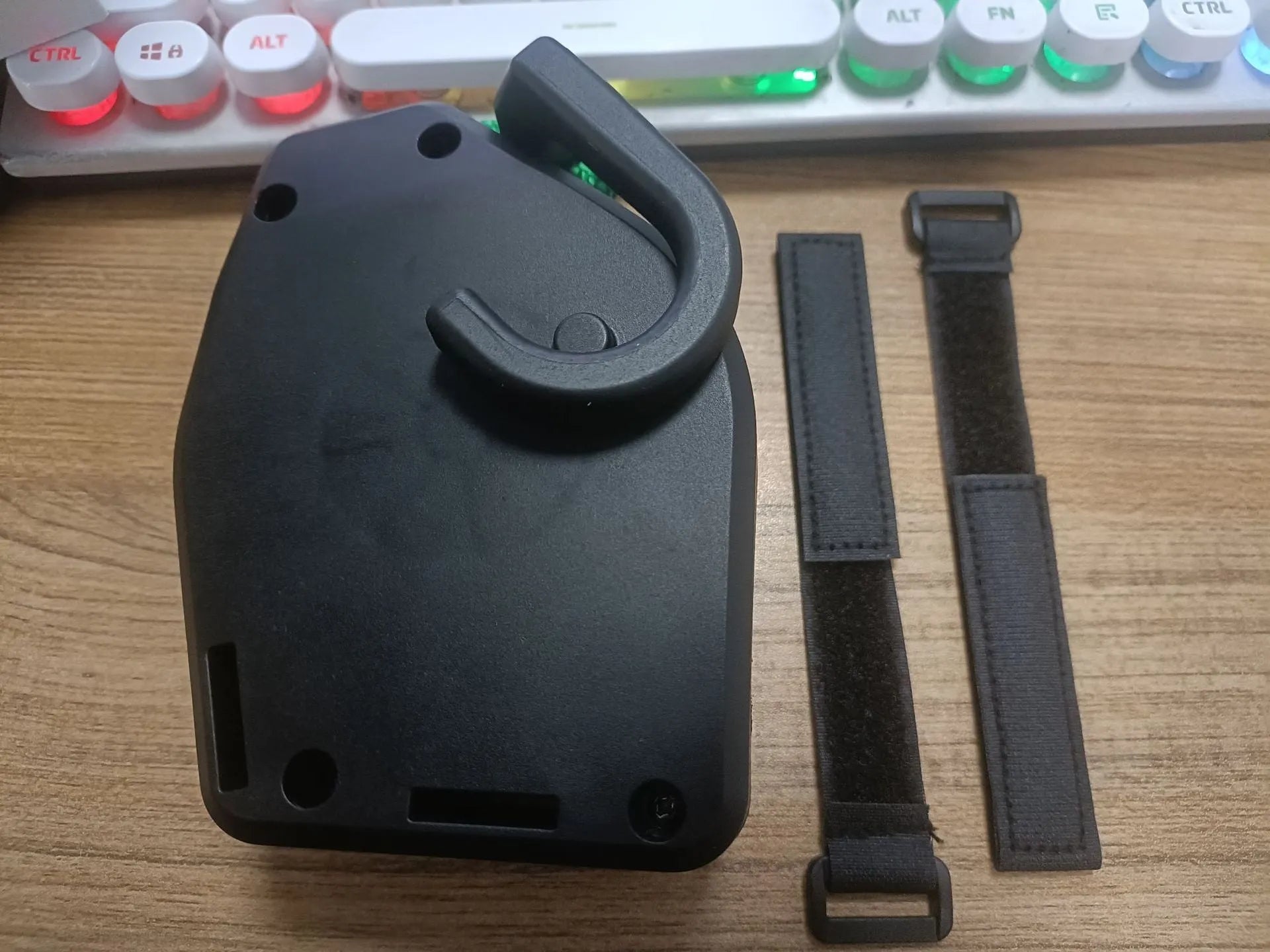 Black plastic bicycle trailer traction device with connecting rope and quick-release mechanism
