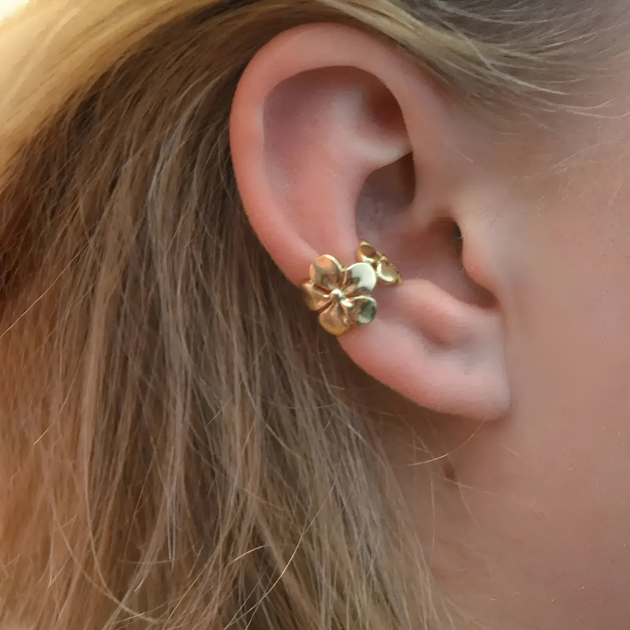 Gold starfish and scallop eardrop earrings with electroplated finish and conch details