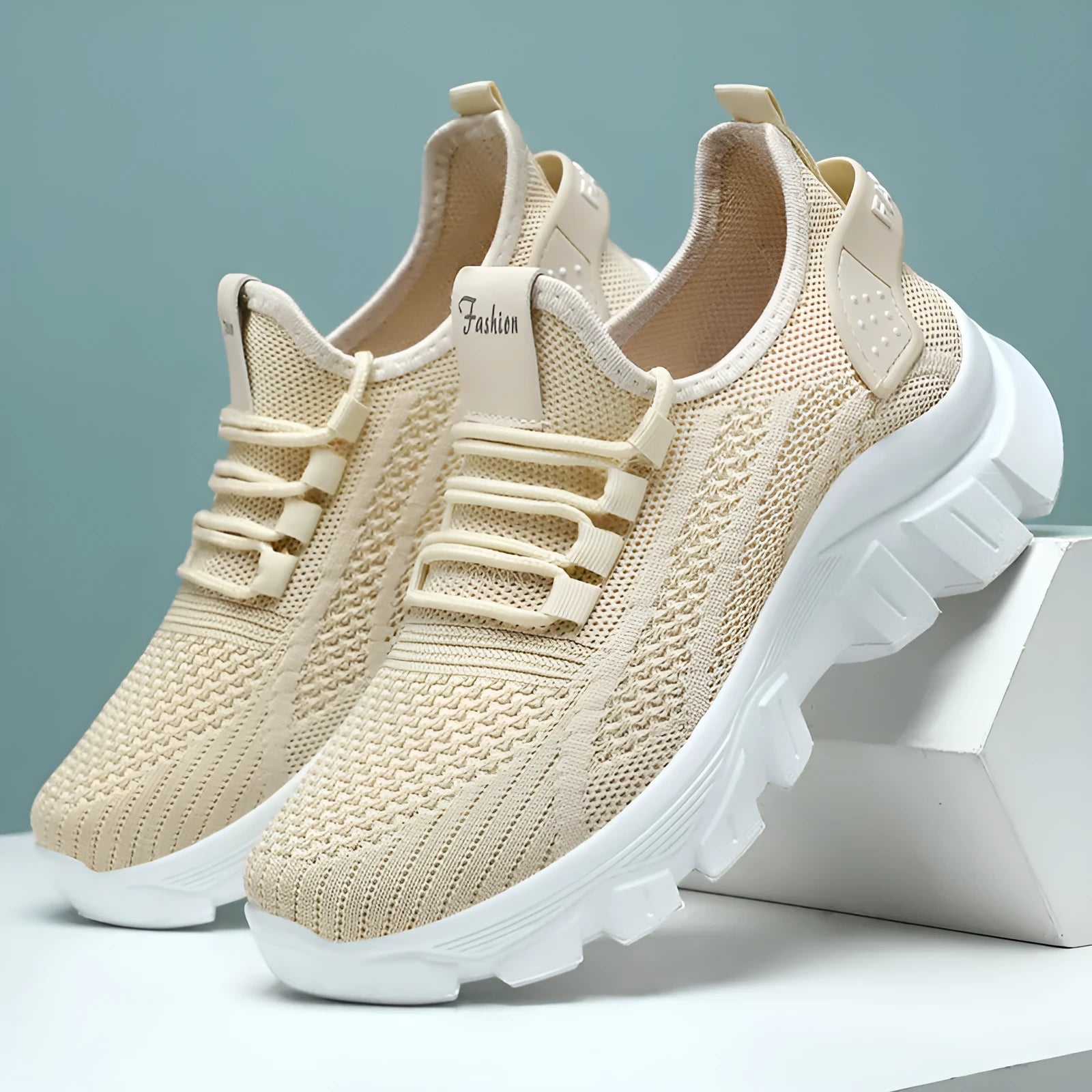 Men's white Flyknit and PVC sole tennis shoes with round toe and flat heel