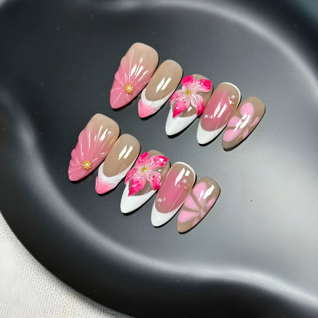 Plastic French-style lily nail art armour pieces in four sizes for dimensional gel manicures