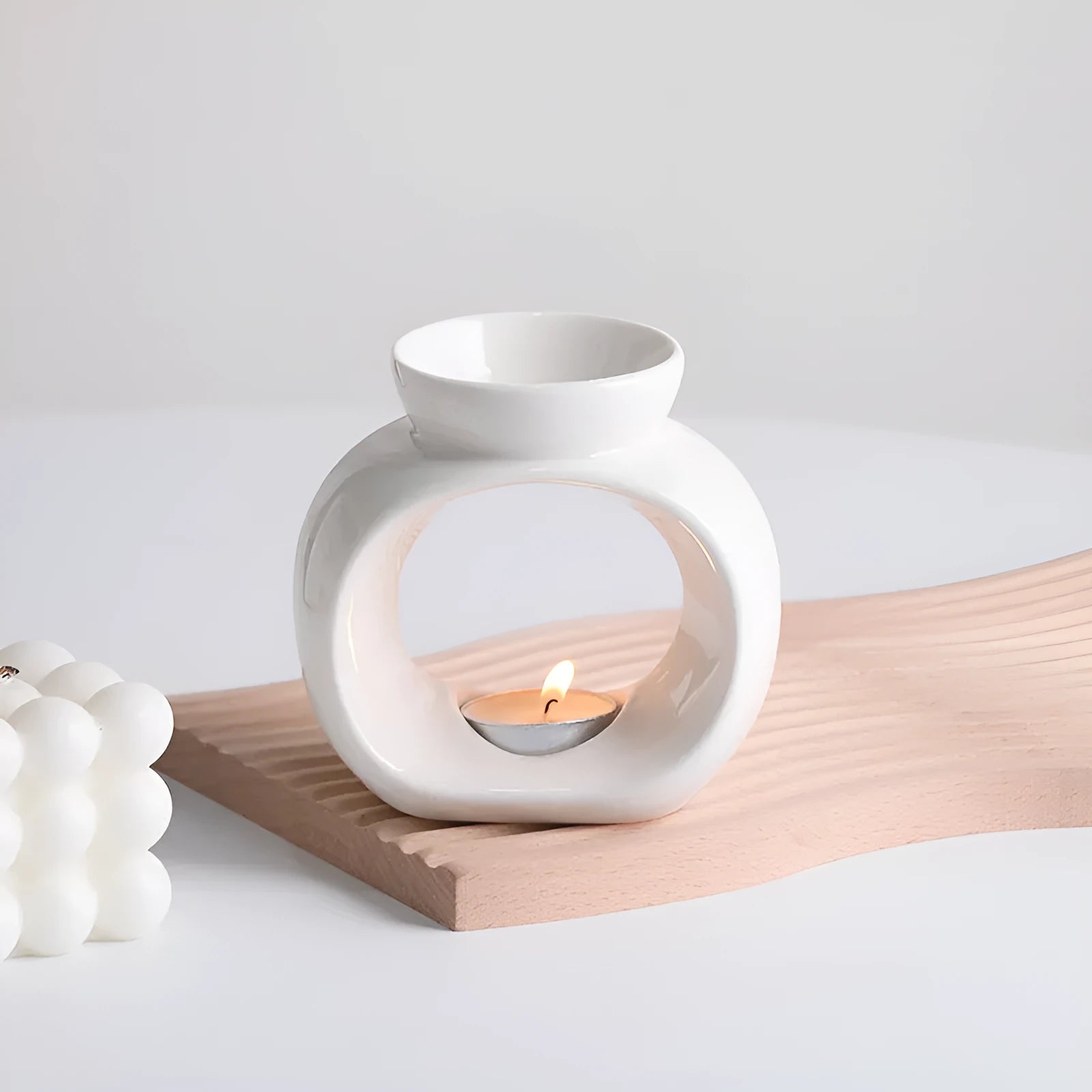 White Nordic style ceramic aromatherapy stove with anti-dry burning feature